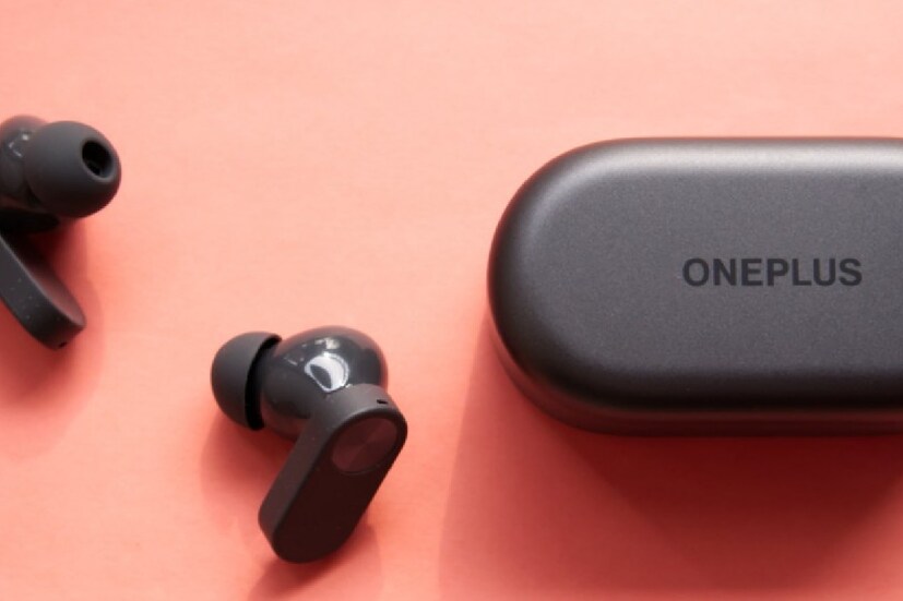 OnePlus Nord Buds 2 True Wireless earbuds - এই ডিভাইসটির দাম ২৯৯৯ টাকা। এটি ২৫dB ANC ফিচার যুক্ত। এতে ১২.৪mm ড্রাইভার রয়েছে এবং একক চার্জে কেস সহ ৩৬ ঘন্টা পর্যন্ত চলতে পারে। এই ডিভাইসটি IP55 রেটিং যুক্ত।