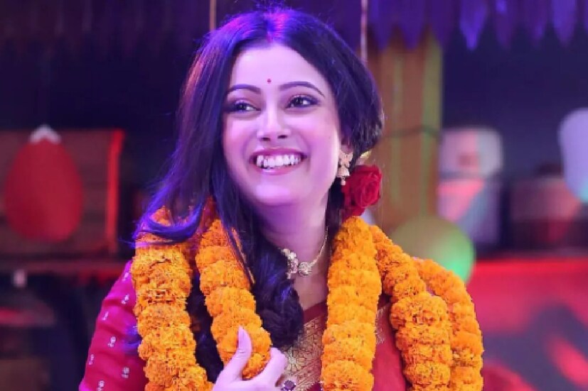 ইন্ডাস্ট্রির সঙ্গে জড়িত পিসির দৌলতে এক পরিচালকের সঙ্গে ছোটবেলাতেই আলাপ হয়। তিনি তাঁকে ‘নদের নিমাই’ ধারাবাহিকে সুযোগ দেন। তিন মাস সেখানে অভিনয় করেন। তার পরই আইসিএসই পরীক্ষা।