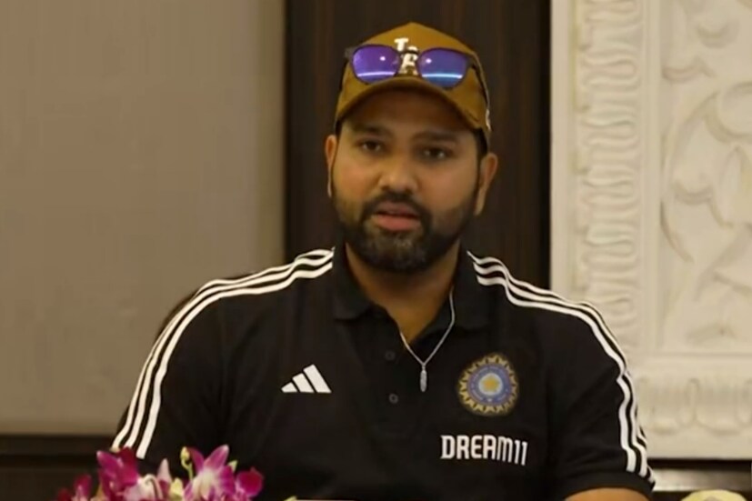  ঘরের মাঠে ভারতীয় দল ১২ বছর পর ফের একবার সোনার ট্রফি তুলবে সেই আশাই করছে ১৪০ কোটির দেশ। যা গুরু দায়িত্ব টিম ইন্ডিয়ার অধিনায়ক ও ওপেনিং ব্যাটার রোহিত শর্মার উপর। কিন্তু সেই রোহিত শর্মা বিশ্বকাপের আগে জানিয়ে দিলেন কোন বোলারকে ভয় পান তিনি।
