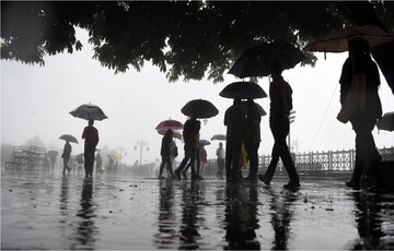 বঙ্গোপসাগরে নিম্নচাপ,সারাদিন বৃষ্টির পূর্বাভাস! কেমন থাকবে আজকের আবহাওয়া? জানুন বঙ্গোপসাগরে নিম্নচাপ,সারাদিন বৃষ্টির পূর্বাভাস! কেমন থাকবে আজকের আবহাওয়া? জানুন