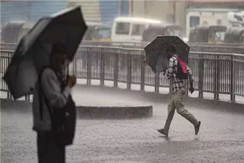 বজ্র-বিদ্যুৎ -সহ বৃষ্টিপাত হওয়ার সম্ভবনাও প্রবল রয়েছে দক্ষিণবঙ্গের অনেক জেলাতে বিশেষত পশ্চিমের জেলাগুলিতে তোলপাড় বৃষ্টির সম্ভাবনা জারি৷