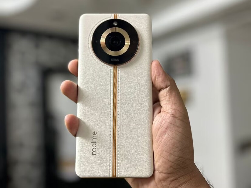 Realme 11 Pro 5G:এই স্মার্টফোনটি বর্তমানে Flipkart-এ ২৩,৯৯৯ টাকার প্রাথমিক মূল্যে পাওয়া যাচ্ছে। এই ফোনটিতে ১০০ মেগাপিক্সেল ক্যামেরা, ৫০০০ mAh ব্যাটারি এবং ডাইমেনসিটি ৭০৫০ প্রসেসর রয়েছে।