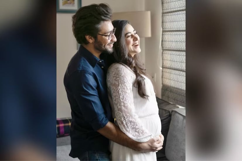 পয়লা বৈশাখের দুপুরে ঋদ্ধিমা আর গৌরব ইনস্টাগ্রামে ছবি পোস্ট করেন। ছবিতে অভিনেত্রীর বেবি বাম্প ছিল সুস্পষ্ট। স্ত্রীকে জড়িয়ে দাঁড়িয়ে গৌরব। দুজনের মুখে মনখোলা হাসি।