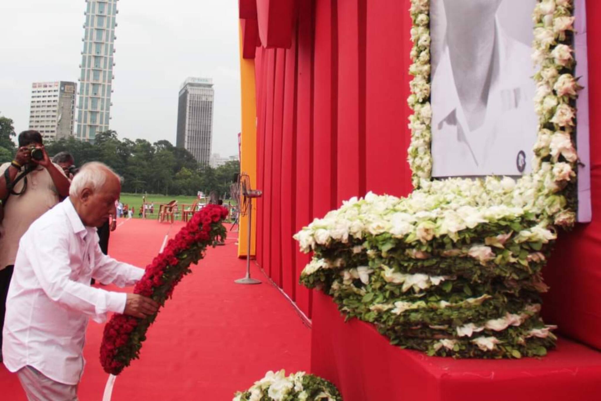 '৩৪ বছর সরকার চালিয়ে এখন কংগ্রেসের হাত ধরেছে,' ব্রিগেডে CPIM-কে কটাক্ষ SUCI-র