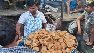 সুনাম দেশজোড়া; দেশি মশলার স্বাদে ভরপুর মুখরোচক এই সমোসা একবার চেখে দেখবেন না কি?