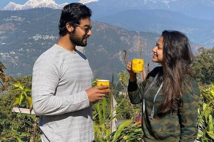 জানা গিয়েছিল, সোহিনী ও রণজয় আবার এক হয়েছেন। সেই পুজোর মরশুমে জোড়া লেগেছিল ভাঙন। কিন্তু পরবর্তী পুজোর গন্ধ নাকে আসতে না আসতেই ফের বিরহ।