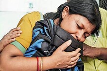'সোনাই ডাকছে, বেঁচে কী করব'! কান্না থামছে না বেহালা দুর্ঘটনায় মৃত সৌরনীলের মায়ের