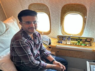 সৌরভের পরিবারে খুশির খবর ! অর্থনীতিতে গ্রাজুয়েট হলেন সানা, মেয়ের কাছে লন্ডনে গেলেন মহারাজ