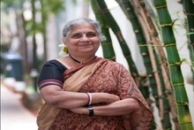 ৭৭৫ কোটির মালিক, বছরে আয় ৩০০ কোটি! গত ২৪ বছরে একটিও শাড়ি কেনেননি সুধা মূর্তি
