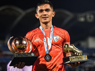আজ সুনীল ছেত্রীর জন্মদিন! ভারতের ফুটবল আইকনকে সেলাম গোটা দেশের