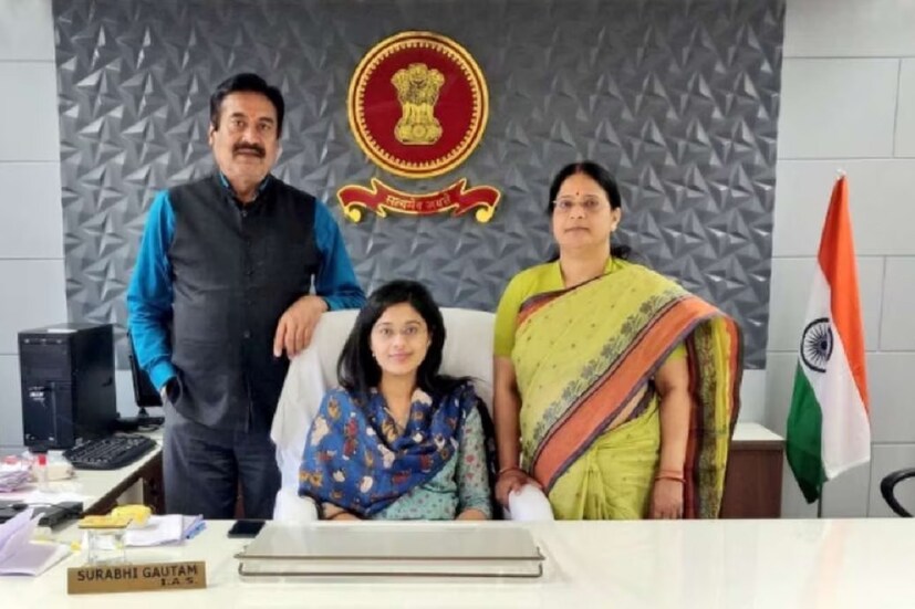  ছোটবেলা থেকে বিভিন্ন প্রতিকূলতা তো ছিলই। সেই সঙ্গে ছিল আত্মবিশ্বাসের অভাবও! আজ সেই মেয়ের জন্যই উজ্জ্বল হল দেশের নাম। কথা হচ্ছে, আইপিএস অফিসার সুরভি গৌতমের। তাঁর লড়াইয়ের উপাখ্যান যেন রূপকথার গল্পকেও হার মানায়! 