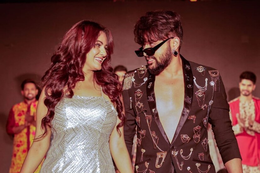 নারী-পুরুষ সকলের জন্য আছে নানা চোখ ধাঁধানো কালেকশন। গড়িয়াহাটের যশোদা ভবনের পাঁচতলায় অপরূপ রূপে সেজে উঠেছে &quot;Kloth By Trineel&quot;-এর এই শোরুম।