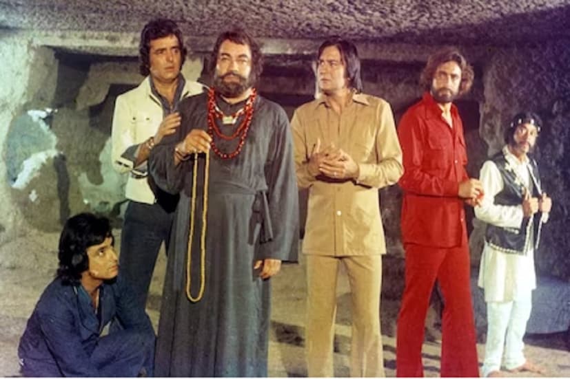 আইএমবিডি-র প্রতিবেদন অনুযায়ী, পরিচালক যখন এই ছবিটি তৈরির কথা ভেবেছিলেন, তখনই ঘোষণা করেছিলেন যে, নায়িকার বিপরীতে ফিল্ম ইন্ডাস্ট্রির পাঁচ বড় ভিলেনকে চুক্তিবদ্ধ করবেন। কিন্তু পরে মত বদল করেন তিনি। খলনায়কের পরিবর্তে বি-টাউনের পাঁচ বড় নায়ককে চুক্তিবদ্ধ করে এক ভিন্ন ইতিহাস সৃষ্টি করেন পরিচালক। 
