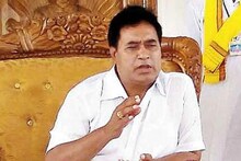 অনন্ত মহারাজের পা টিপছেন ‘ভক্ত’, ভাইরাল ভিডিও ঘিরে বিতর্ক