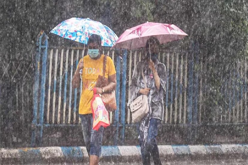 কলকাতায় সকালে সর্বনিম্ন তাপমাত্রা ছিল ২৫.৯ ডিগ্রি সেলসিয়াস। যা স্বাভাবিক তাপমাত্রা। গতকাল বিকেলে সর্বোচ্চ তাপমাত্রা ছিল ৩৩ ডিগ্রি সেলসিয়াস। যা স্বাভাবিক তাপমাত্রা থেকে ১ ডিগ্রি সেলসিয়াস বেশি। 