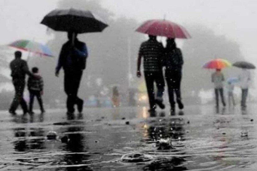 সপ্তাহ জুড়েই ভারী বৃষ্টি। আগামিকাল থেকে অতিবৃষ্টি উত্তরবঙ্গে। অতিবৃষ্টির কমলা সতর্কতা জারি। দক্ষিণবঙ্গে বৃষ্টি বাড়বে মঙ্গলবার থেকে। বৃহস্পতি ও শুক্রবার দক্ষিণবঙ্গেও বিক্ষিপ্তভাবে ভারী বৃষ্টির আশঙ্কা।