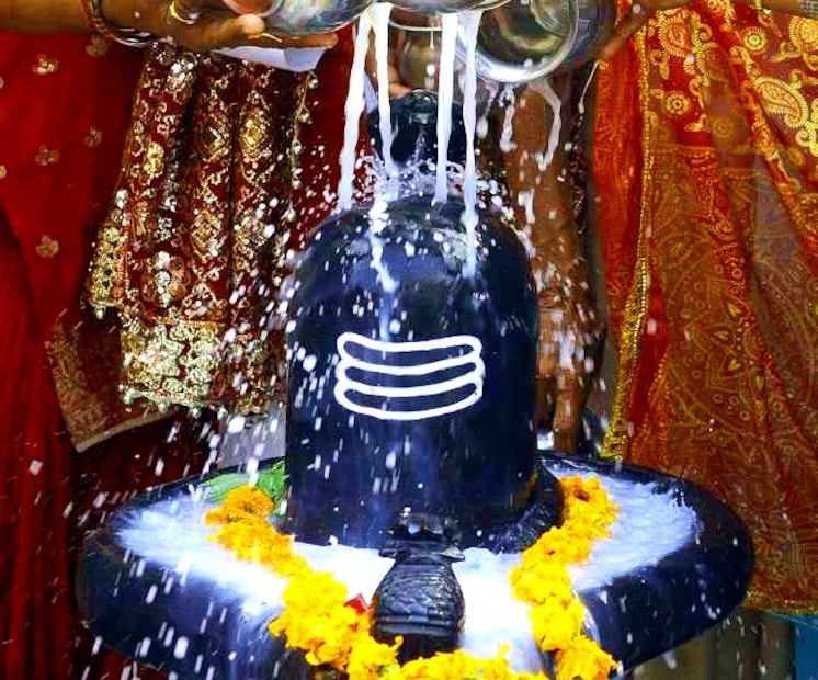 পরিবারের সদস্যদের মধ্যে বিরোধ দূর করে সৌহার্দ্য বজায় রাখতে মহাদেবকে উৎসর্গ করুন চিনি৷