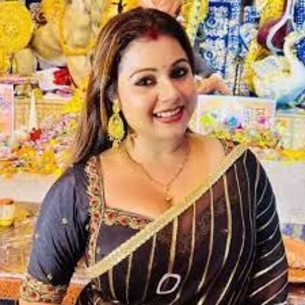 রচনা যেভাবে বাজার প্রেস করার জন্য 'এবার বলো' বলেন সেটাই করে দেখালেন প্রীতি। আর প্রতিযোগীর আসনে তখন ছিলেন রচনা স্বয়ং।