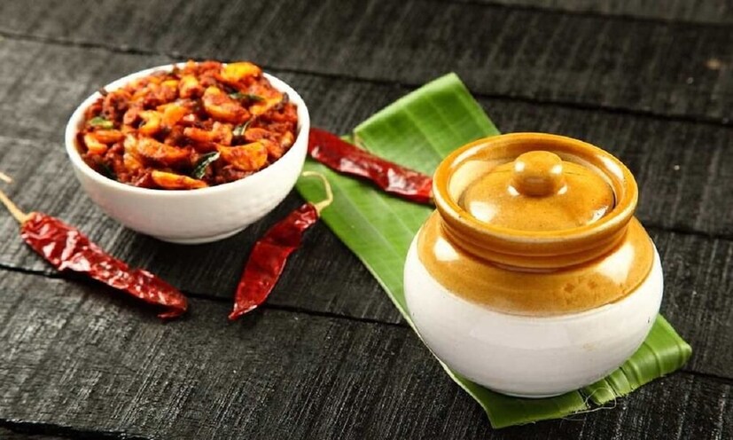 আচার যখন তৈরি করা হয়, তখন তাতে তেল বা ভিনিগার দেওয়া হয়। ফল বা সব্জির আচার তৈরির ক্ষেত্রে তেল বা ভিনিগারের সঙ্গে বিক্রিয়া করে ল্যাকটিক, সাইট্রিক ও অ্যাসেটিক তৈরি করে। এই তিনটে অ্যাসিডই শরীরের পক্ষে ভাল।