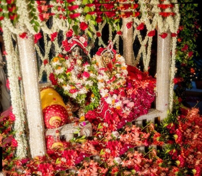 গুপ্ত প্রেস পঞ্জিকা অনুযায়ী শনিবার ২৬ অগাস্ট, বাংলার ৮ ভাদ্র তারিখে সন্ধ্যা ৭ টা ৪ মিনিটে লাগছে একাদশী। 