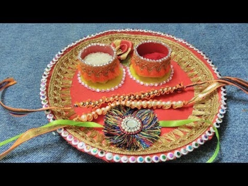 পুজোয় নিবেদন করা গোটা আতপচালকে বলা হয় অক্ষত৷ ছোট পাত্রে রেখে এই চাল লাগিয়ে দিন ভাইয়ের কপালে৷