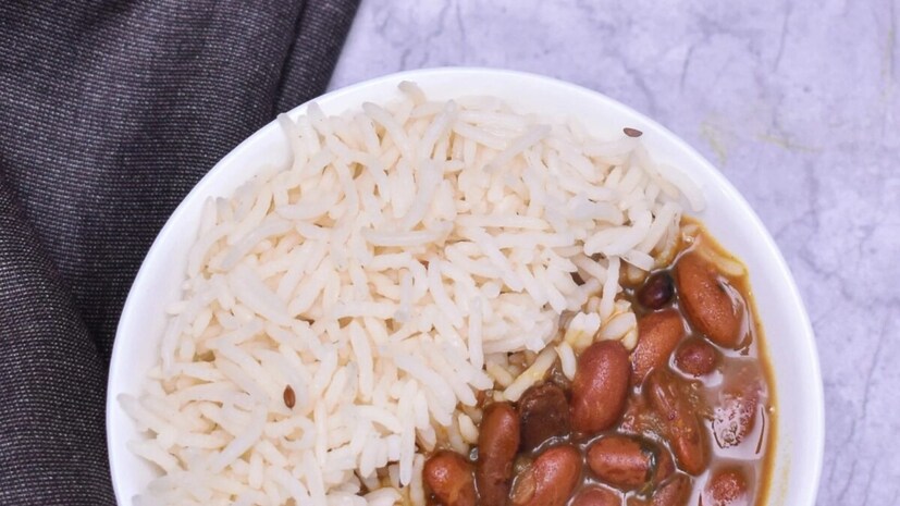 মিনারেল ও অ্যান্টি অক্সিড্যান্টে ভরপুর রাজমা হৃদযন্ত্রের সুস্থতার জন্যেও দরকার। তবে রাজমা দিয়ে শুধুই ভাত বা রুটি নয়। ডায়েটে এই শস্য যোগ করুন অন্যভাবেও। স্যালাডে দিন রাজমা। তৈরি করুন স্ন্যাক্স।