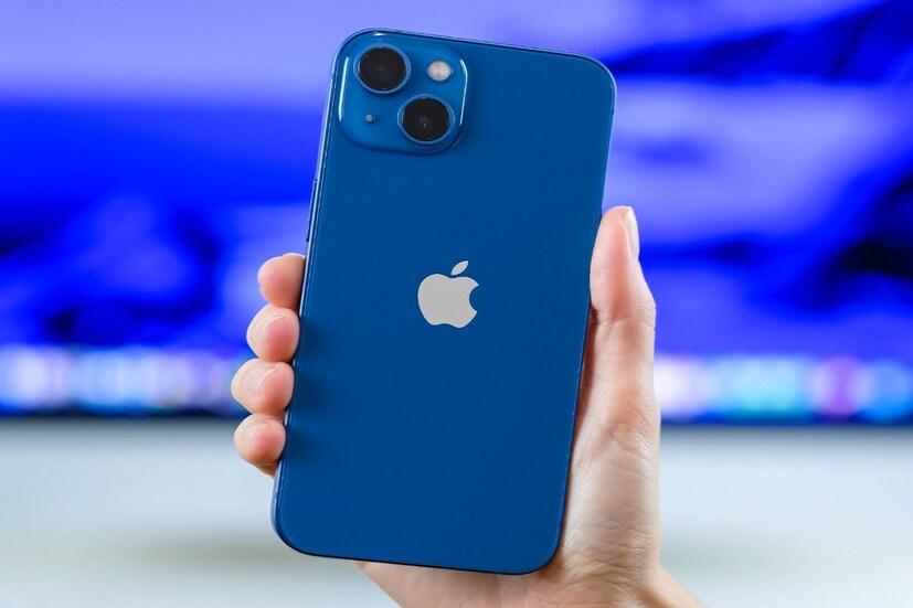 সম্প্রতি iOS17-এক বিটা ৬ ভার্সনে মিলেছে এমনই কিছু ইঙ্গিত। যা থেকে বোঝা যেতে পারে আগামী দিনে মেসেজ অ্যাপ ব্যবহার একেবারে বদলে যেতে পারে।