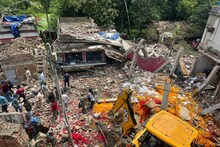বারাসাতে বাজি কারখানায় বিস্ফোরণ, চারিদিকে মৃতদেহ! শিউরে ওঠা ভিডিও দেখুন...