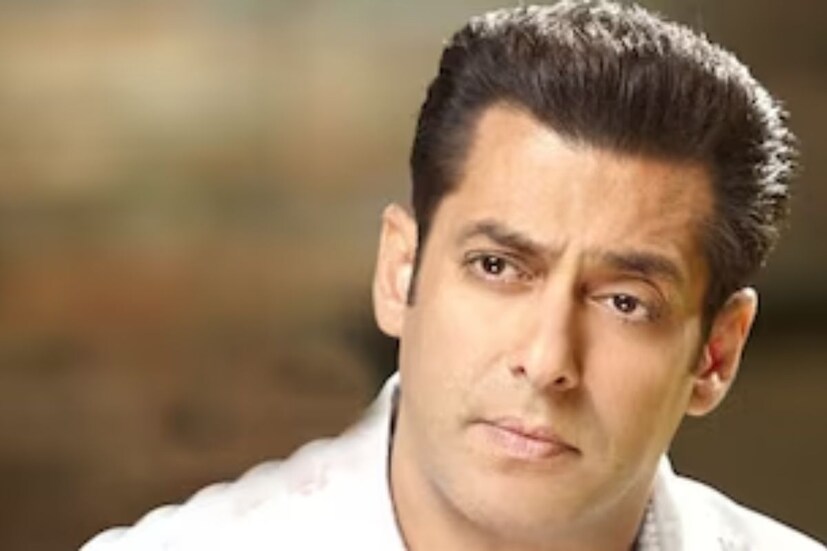 সলমন যে চেয়ারটিতে বসেছিলেল তাতে একদিকে ছিল সবুজ ও অন্যদিকে ছিল লাল আলো৷ উত্তর দেওয়ার পরই লাল আলো জ্বলতে-নিভতে শুরু করে৷ তারপরই কাজল মিথ্যাবাদী তকমা দেন ভাইজানকে৷ 