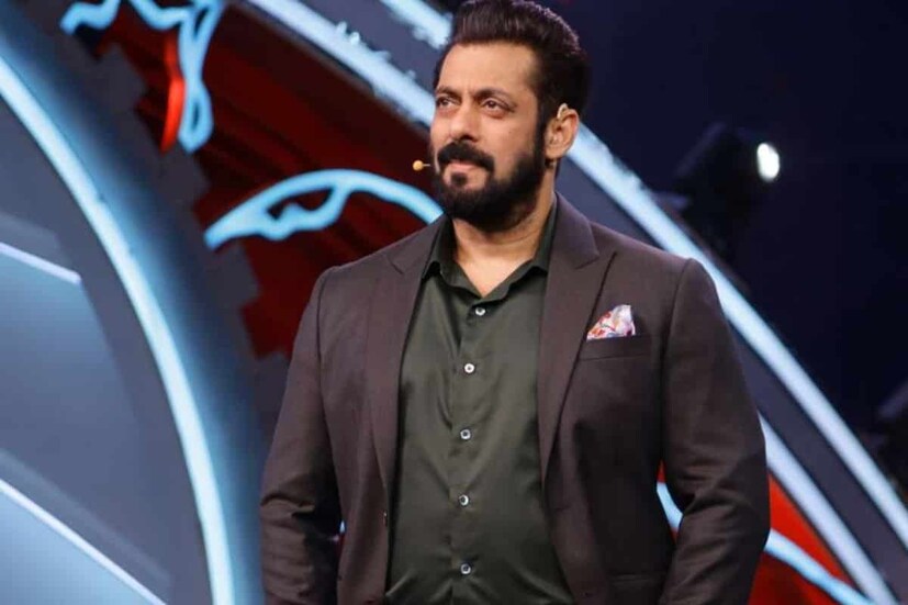 টেলিভিশনের অন্যতম জনপ্রিয় রিয়্যালিটি শো ‘বিগ বস্’। আর এই শোয়ের মূল আকর্ষণই হলেন অভিনেতা সলমন খান। বহু বছর ধরে তিনি এই শো সঞ্চালনা করে আসছেন। কিন্তু আপনি জানলে অবাক হবেন সঞ্চালক হিসাবে প্রথমে সলমনকে নয়, বরং বলিউডের অন্য এক বড় মাপের তারকার কথা ভেবে ছিলেন নির্মাতারা।