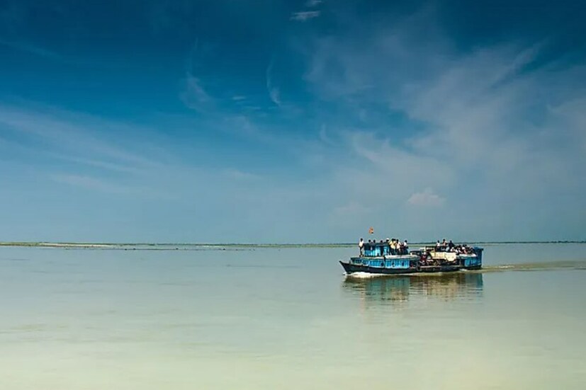 এই ব্রহ্মপুত্র নদীর গভীরতম স্থানটি অবস্থিত অসম রাজ্যের তিনসুকিয়ায়। এর গভীরতা ১২৪ ফুট এবং সর্বোচ্চ গভীরতা ৩৮০ (১১৫ মিটার পর্যন্ত) ফুট। এই কারণে একে ভারতের গভীরতম নদী বলা হয়।