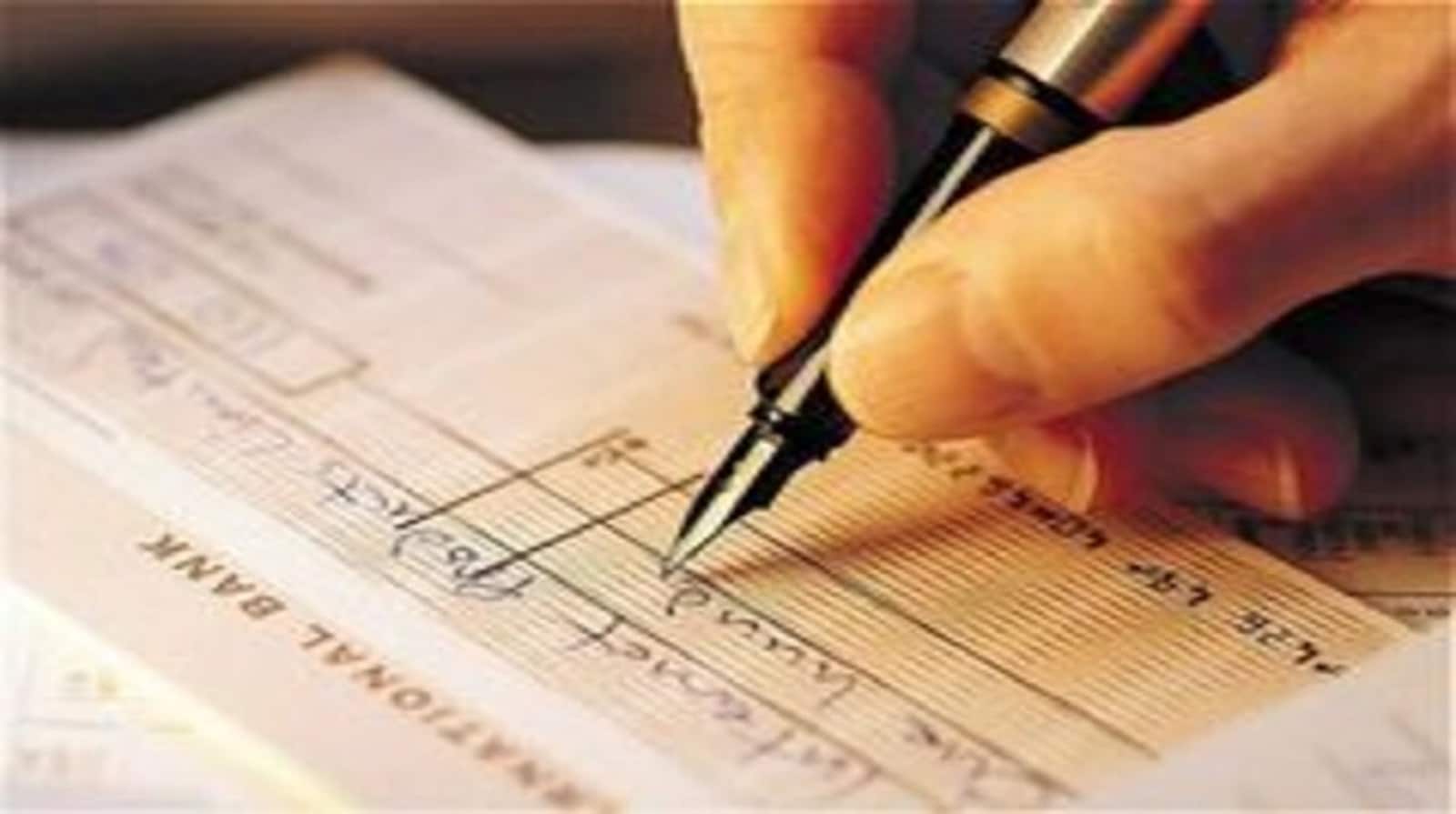 Cheque Writing Mistakes চেক লেখার করার সময় 'এই' কাজটি ভুলেও করবেন না