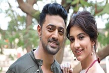 দেবকে কোন রঙের পোশাকে ভাল লাগে রুক্মিনীর?