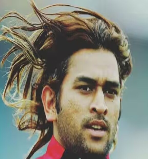 ধোনির থেকে ৩-৪ বছরের বড় জয়ন্তী। ভাইয়ের ক্রিকেট খেলার ব্যাপারে বরাবর তিনি সমর্থন জুগিয়ে গিয়েছেন। 