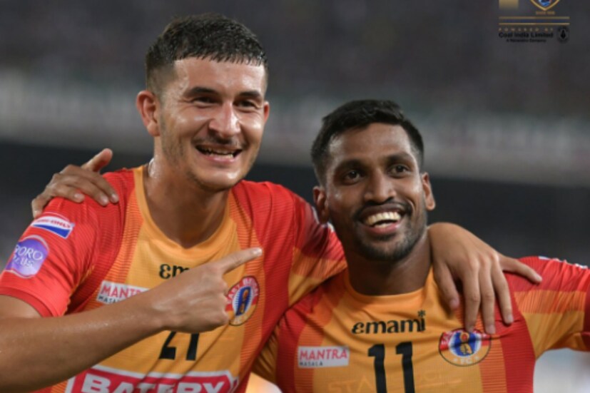 ম্যাচের শেষ বাঁশি বাজতেই ইস্টবেঙ্গল গ্যালারির উচ্ছ্বাস ছিল দেখার মতন। যেই দৃশ্য বহু দিন েদখা যায়নি সল্টলেক স্টেডিয়ামে। 
