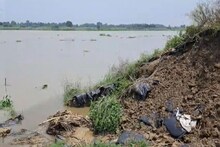 বৃষ্টি হতেই মাটির বস্তার 'দুর্গ' ধসে গেল, তেড়ে এল নদী! সে কী হাহাকার