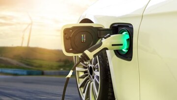 Electric Vehicle কি পেট্রোল-ডিজেলের দাম কমাতে পারবে? উত্তর চমকে দেবে!