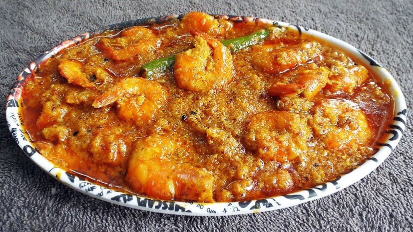 যে কোনও রান্নায় চিংড়ি দিলে তার স্বাদ যেন আরও খানিকটা বেড়ে যায়। পটল চিংড়ি হোক বা এঁচোড় চিংড়ি- অনুষ্ঠান বাড়ির দুপুরে মূল আকর্ষণ থাকে এই একটাই জিনিস। শুধু চিংড়ি দিয়েই বানানো যেতে পারে তেল চিংড়ি। সেটাও কিন্তু জিভে জল আনা পদ।