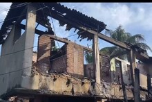 ঢুকতেই পারল না দমকল, ভয়াবহ আগুনে ঝলসে মৃত্যু মহিলার! পুড়ে ছাই পাঁচ পাঁচটি বাড়ি!