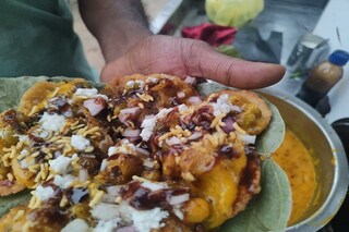 রোজই কলেজের কাছে এসে দাঁড়ান নন্দলাল, ভিড় জমে যায় চারপাশে! কেন এমন হয়, জানলে নিজেকে আটকাতে পারবেন কি? রোজই কলেজের কাছে এসে দাঁড়ান নন্দলাল, ভিড় জমে যায় চারপাশে! কেন এমন হয়, জানলে নিজেকে আটকাতে পারবেন কি?