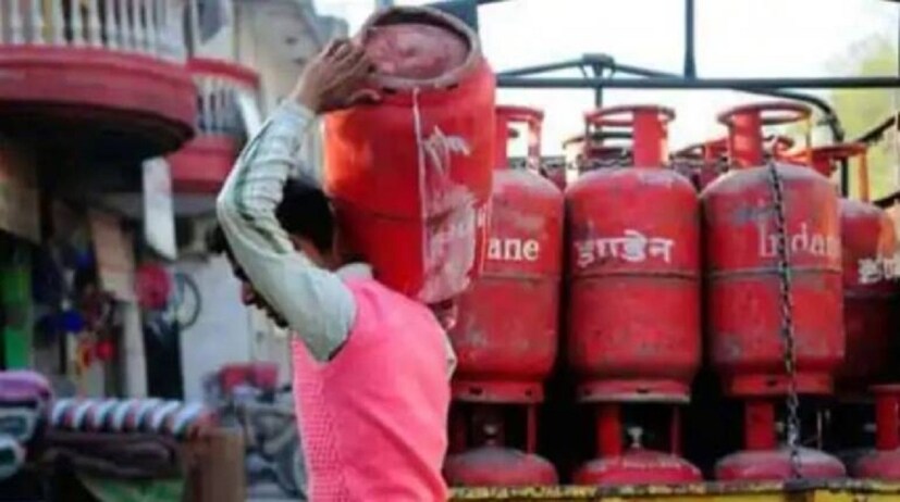 Paytm এর মাধ্যমে অনলাইনে গ্যাস বুকিং করতে পারবেন ৷ অ্যাপে কোনও ক্যাশব্যাকের সুবিধা থাকলে আপনাকে অনেকটাই কম দিতে হবে গ্যাসের দাম৷ সে ক্ষেত্রে কীভাবে বুকিং করবেন জেনে নিন ৷