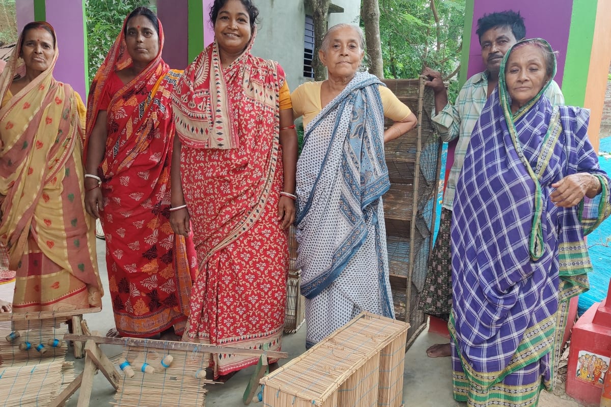শিল্পীদের সূত্রে জানা গিয়েছে, তাঁদের তৈরি ছোটো বিত্তিগুলি স্থানীয় হাটে ১০০ থেকে ৩৫০ টাকায় বিক্রি হয়। মাঝারি মাপের বিত্তিগুলি বিক্রি হয় ৫০০ থেকে ৯০০ টাকা পর্যন্ত দরে। 