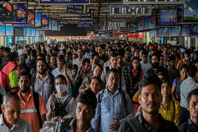 আয়তনে ভারত বিশ্বের সপ্তম স্থানে রয়েছে, দক্ষিণ এশিয়া মহাদেশে অবস্থিত এই দেশ বর্তমান বিশ্বের সবচেয়ে জনবহুল গণতান্ত্রিক রাষ্ট্র। ভারতের সম্পূর্ণ নাম ‘প্রজাতান্ত্রিক ভারত’। ভারতের পূর্ব ভাগে রয়েছে বাংলাদেশ-মায়ানমার, পশ্চিম দিকে রয়েছে পাকিস্তান, আফগানিস্তান ও আরব সাগর। উত্তর প্রান্তে রয়েছে নেপাল, ভুটান, চীন ও দক্ষিণ দিক রয়েছে সুবিশাল বঙ্গোপসাগর ও শ্রীলঙ্কা।