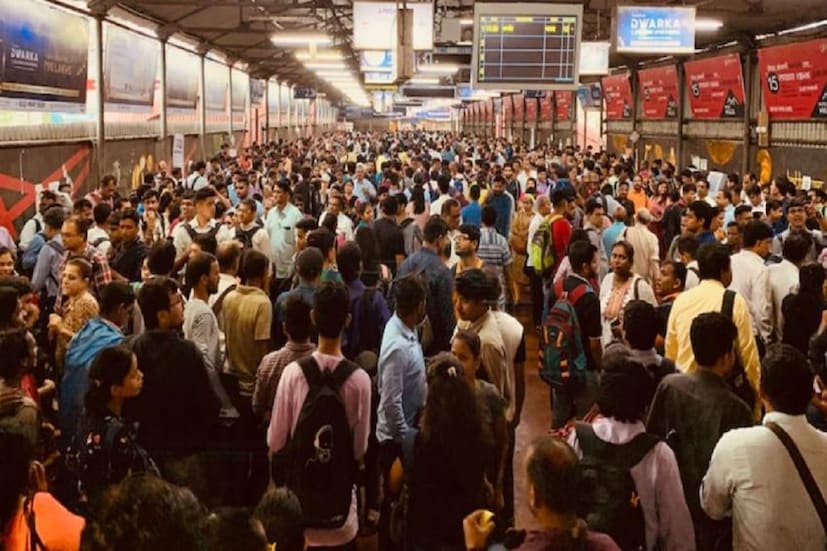অন্যদিকে, ভারতের ক্ষুদ্রতম রাজ্য হল গোয়া যার আয়তন ৩৭০২ বর্গ কিমি। আবার, ২০১৯ সালের হিসেব অনুযায়ী, আনুমানিক ২৩.৭৯ কোটি জনসংখ্যা সহ উত্তরপ্রদেশ হল ভারতের সবচেয়ে জনবহুল রাজ্য। উত্তরপ্রদেশে রয়েছে দেশের মোট জনসংখ্যার ১৭.৩৫%।