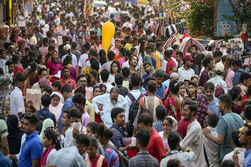 ভারতের জনবিরল রাজ‍্য হল অরুণাচল প্রদেশ। অপরদিকে, ৯৬.২ শতাংশ সাক্ষরতার হার নিয়ে কেরালা তালিকার শীর্ষে রয়েছে৷ ২০১১ সালের আদমশুমারি অনুসারে, রাজ্যে প্রায় ৯৬.১১ শতাংশ পুরুষ এবং ৯২.০৭ মহিলা শিক্ষিত।