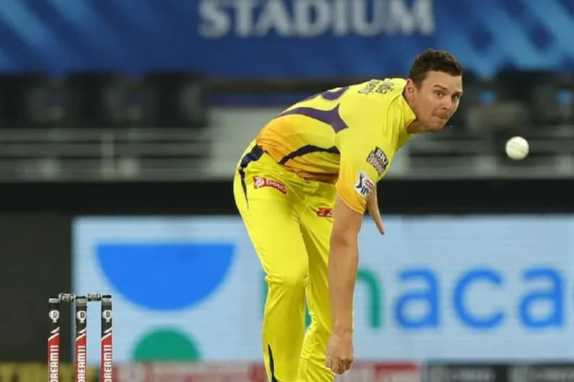 তালিকায় শেষ ক্রিকেটার হলেন জশ হ্যাজেলউড। ২০১০ সালে অস্ট্রেলিয়া অনূর্ধ্ব ১৯ বিশ্বকাপ জিতেছিল এবং হ্যাজলউড সেই দলের সদস্য ছিলেন। এরপর ২০১৫ সালে অস্ট্রেলিয়ার পঞ্চমবারের জন্য একদিনের বিশ্বকাপ জেতে। সেই দলেও ছিলেন জস হ্যাজেলউড।
