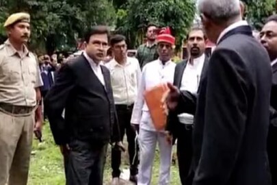 বিচারপতি গঙ্গোপাধ্যায় সরেজমিন তদন্তে বিচারপতি গঙ্গোপাধ্যায় সরেজমিন তদন্তে