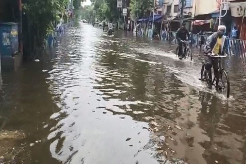 এদিন বাঁকুড়ার বায়ুর গুনগত মান চলতি বছরে সর্বশ্রেষ্ঠ যার সূচক মাত্র ৪৪। লাল ল্যাটেরাইটিক বেলে মাটির দেশ বাঁকুড়া। এই মাটির জল ধারণ ক্ষমতা অত্যন্ত কম। এবং সেই কারণে অতিবৃষ্টি হলে দেখা যায় ভূমিক্ষয় এবং মাটির উপরের স্তরের অপসারণ। বৃষ্টির কারণে গ্রামীণ রাস্তাঘাট ভরে যায় জলে তার সঙ্গে তৈরি হয় বড় বড় গর্ত। এই পরিস্থিতির ভুক্তভোগী এখন বাঁকুড়া জেলা। তবে বৃষ্টির হাত থেকে নিস্তার এখনই মিলবে না এমনটাই জানাচ্ছে আবহাওয়া অফিস।