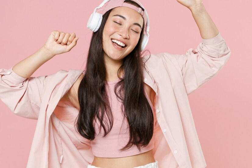 কোনও কোনও গানের সুর মাথার মধ্যে গুঞ্জন তোলে। অনেক সময়ই এমন হয় পুরনো কোনও সুর মনে পড়লেও কিছুতেই মনে পড়ে না গানের কথা। কাছ-পিঠে গানের ভক্ত কোনও মানুষ না থাকলে এই সমস্যার নিষ্পত্তি করাও দুরূহ। কখনও না কখনও এই অস্বস্তিতে পড়েননি, এমন মানুষ পাওয়া দুষ্কর!