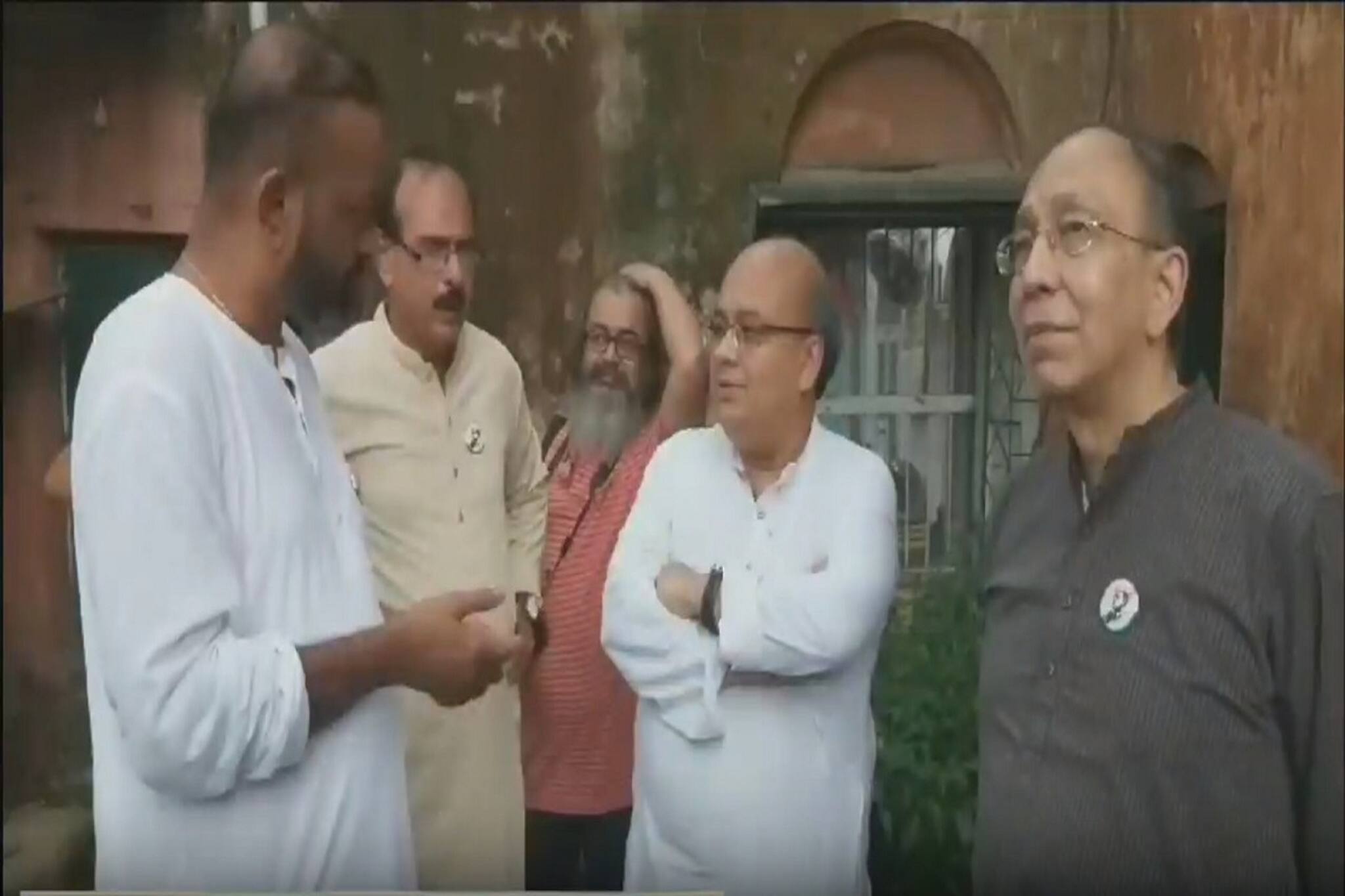 সুভাষের উত্তরসূরিদের কাছে পেয়ে আবেগে ভাসল নীলকন্ঠ নিবাস! ইতিহাসটা জানেন?